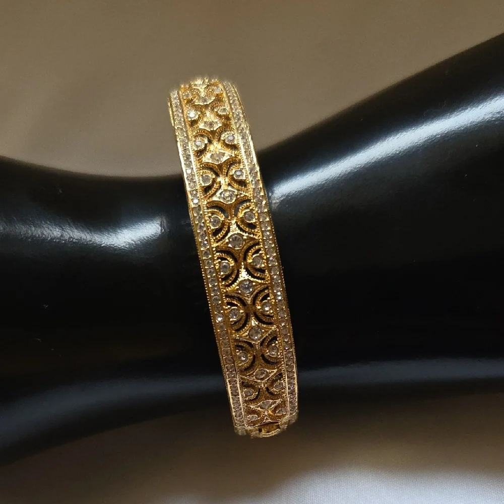 Elegant Gold Bangle Bracelet - Picture 1 of 6